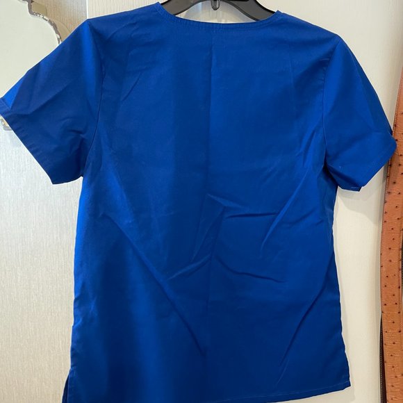 Edge by IRG V-neck Scrub Top - Picture 3 of 3